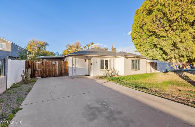 Photo of 2722 E VIRGINIA Avenue