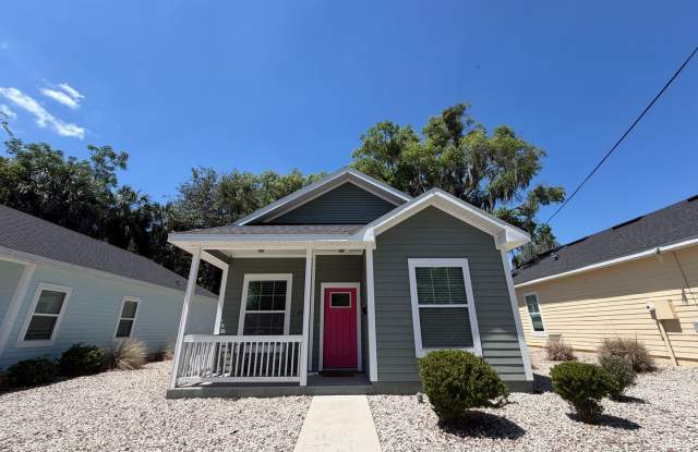 3 Bedroom, 2 Bathroom Home – Historic Downtown Gainesville