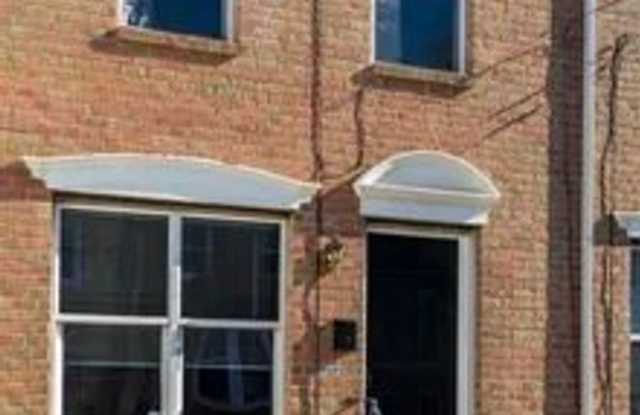 Beautifully Renovated 4 Bedroom | 3.5 Bathroom Home – Modern Finishes  Spacious Layout