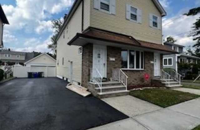 30 Woodhull Ave