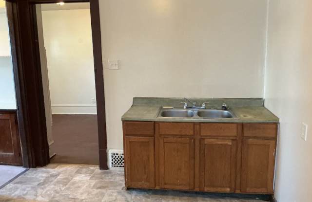 Photo of 2513-2515 N Holton St