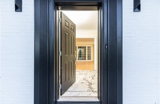 200 W Paces Ferry Road NW