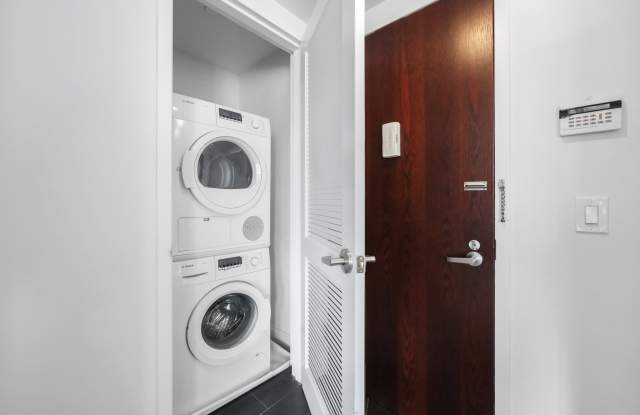Gateway - 2/Bedroom Corner