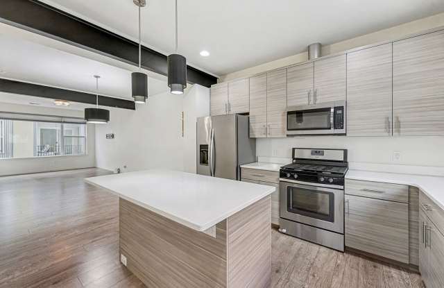 Photo of Modern-3 bedroom -3.5 bathroom Townhome in Santa Fe Art District