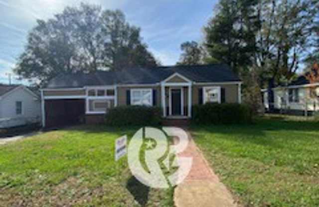 Renovated 3 Bedroom with bonus Ranch style home minutes from Downtown Greer!