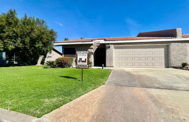 Photo of AVAILABLE NOW!! BEAUTIFUL 2-Bedroom 3 -bathroom Condo in La Quint Palms!