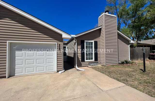 WEST Side Duplex for rent! Spacious 3 bed/2 bath duplex for rent