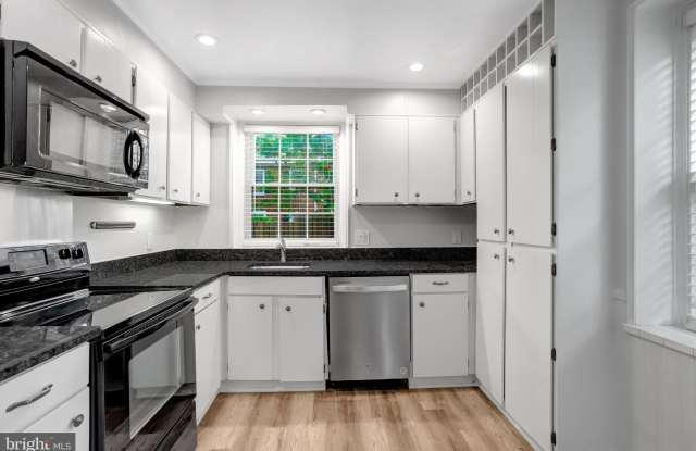 3004 S COLUMBUS Street S unit: A2