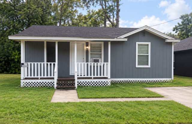 Photo of MOVE-IN SPECIAL! $500 Deposit + $500 First Month’s Rent!