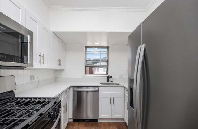 Luxury Apt in Gorgeous Community w. Heat  Hot Water Inc, 1 Parking Space Inc!