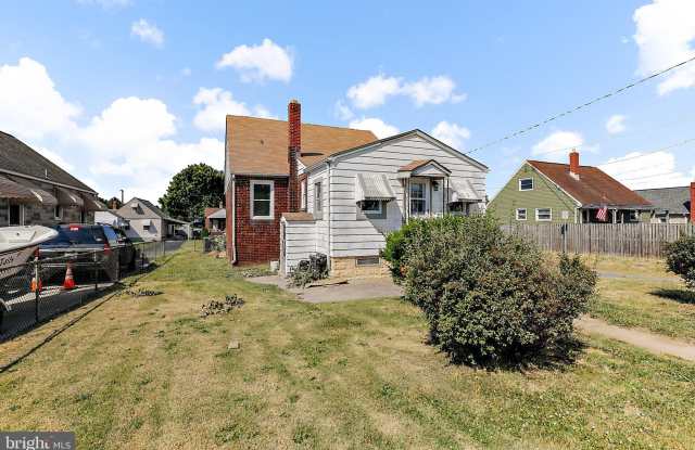 1733 LESLIE ROAD