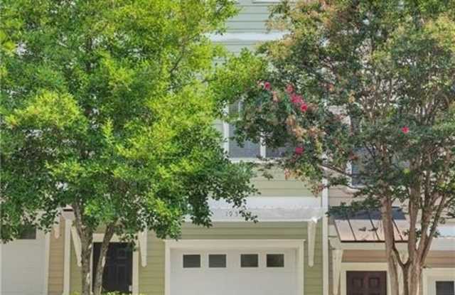 1953 Sterling Oaks Circle NE