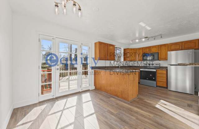 8537 South Ray Circle