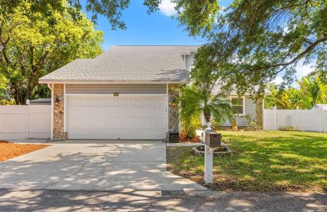 428 KLOSTERMAN ROAD W