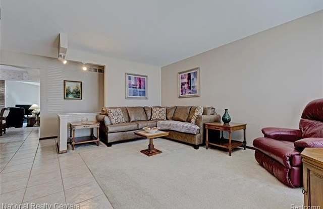 38756 Cheldon Street