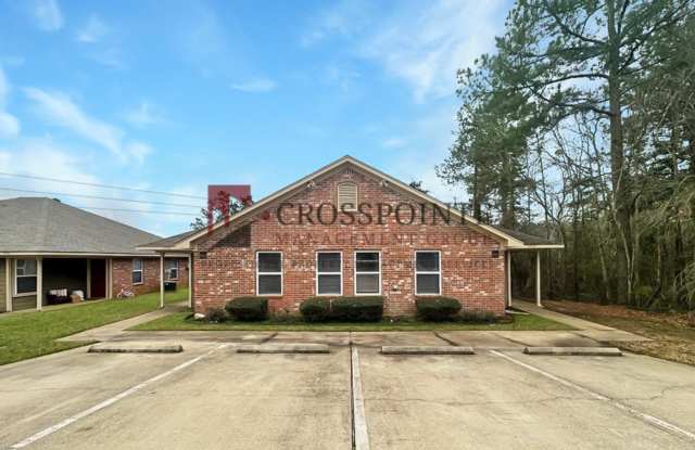 3 Bedroom 2 Bath Duplex at Mansion Creek in Tyler! 1/2 OFF your first full month’s rent!
