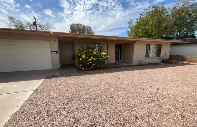 4 bedroom 2 bath North tempe area close to south Scottsdale