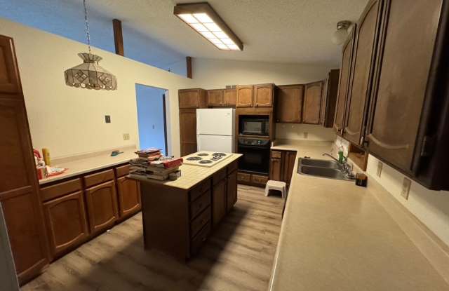 5 Bedroom, 3 Bathroom, 2 Car Garage in North Pole - FUEL INCLUDED!