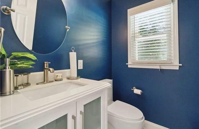 Room in 7 Bedroom Home at Glenwhite Dr