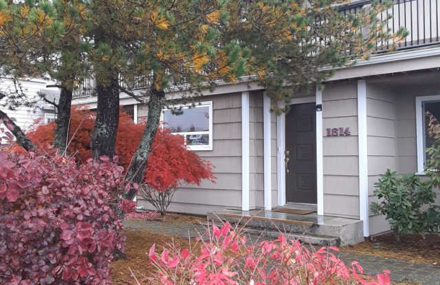 Photo of Spacious Lower Level Unit In Beautiful Manette