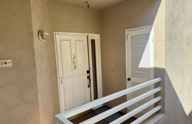 PENTHOUSE-STYLE UNIT IN SIGNAL HILL w/180 degree Views 3Br/2Ba $3750mo