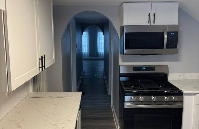 2nd floor 2 bedroom 1 bath newly remodeled unit