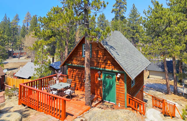 831 Crescent Lane - 831 Crescent Lane, Big Bear Lake, CA 92315