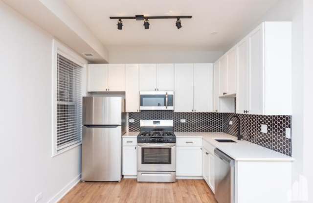 658 W Wrightwood