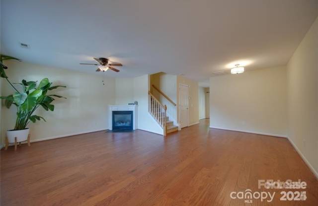 10122 Ballyclare Court