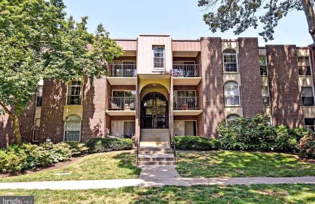 Photo of 3302 WOODBURN VILLAGE Drive unit: 23