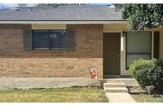1556 Pams Path