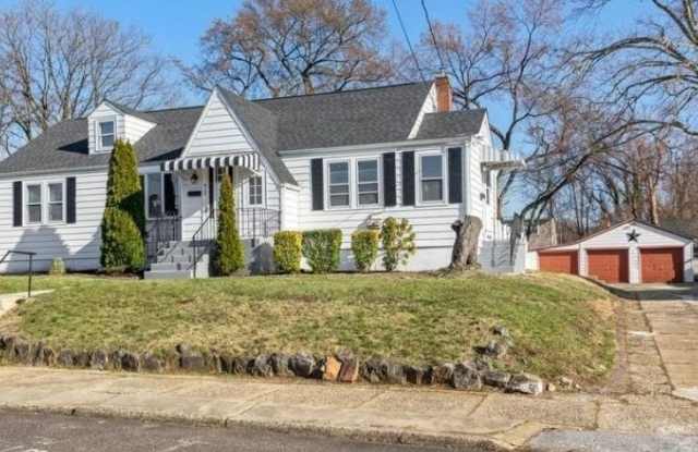 Photo of 412 CENTER Avenue unit: 1