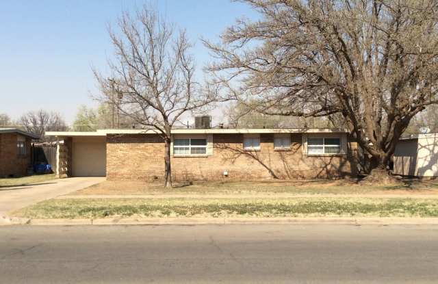 Avaialble June 1st!! 3 beds 2 baths! - 2828 66th Street, Lubbock, TX 79413