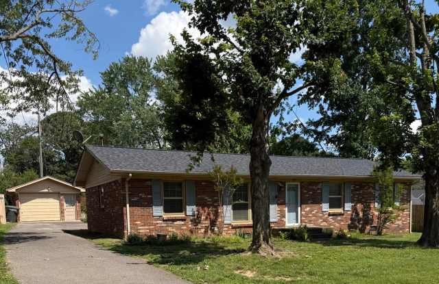 Charming 3-bedroom,1-bath home w/Detached garage for rent in Springfield, Tennessee.