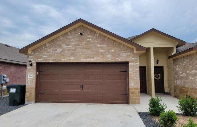 3/2 Duplex in Seguin