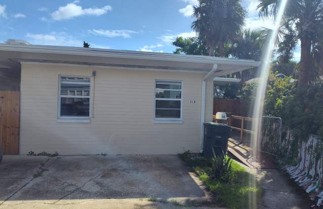 318 N Oleander Ave