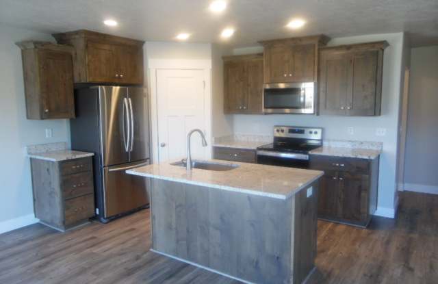 933 West 40 North - 1