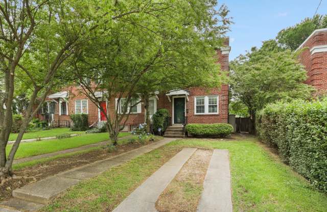 Photo of 426 E Nelson Ave