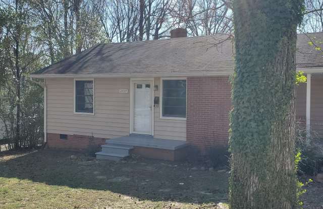 2 Bedroom 1 Bathroom House!