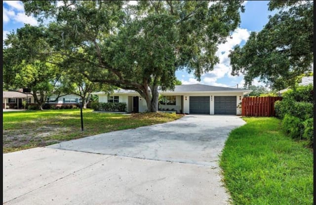 543 CIRCLE DRIVE E