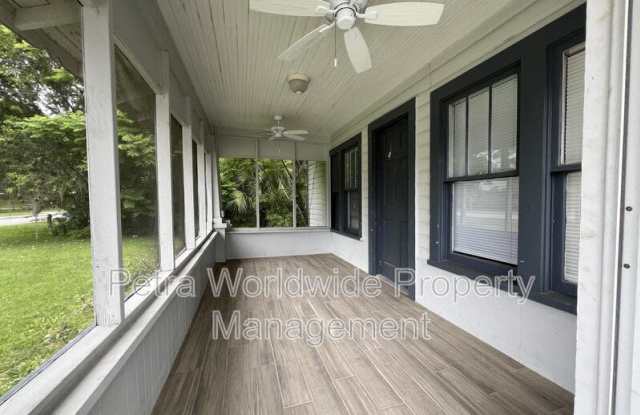 611 East Plymouth Avenue