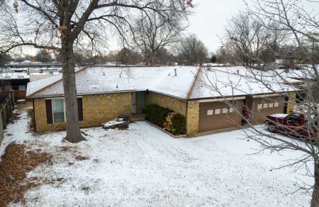 Gorgeous 3 Bed / 2 Bath! Coming soon!