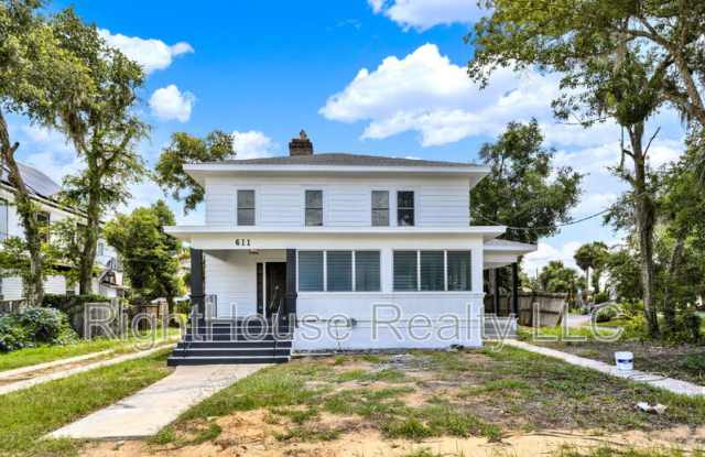 Photo of 611 South Grove Street