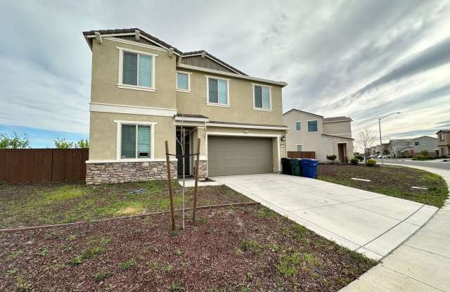 Newer Build Near Wildhawk Golf Course - 9518 Cheverny Way, Vineyard, CA 95829