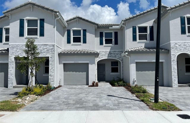 2605 SE 11th St - 2605 Southeast 11th Street, Homestead, FL 33035