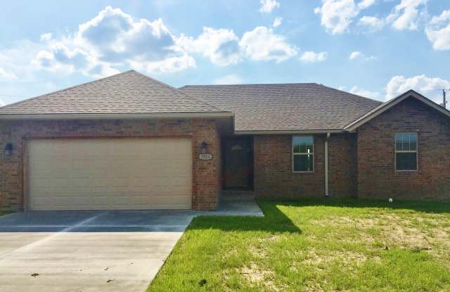 1524 Brewster Lane