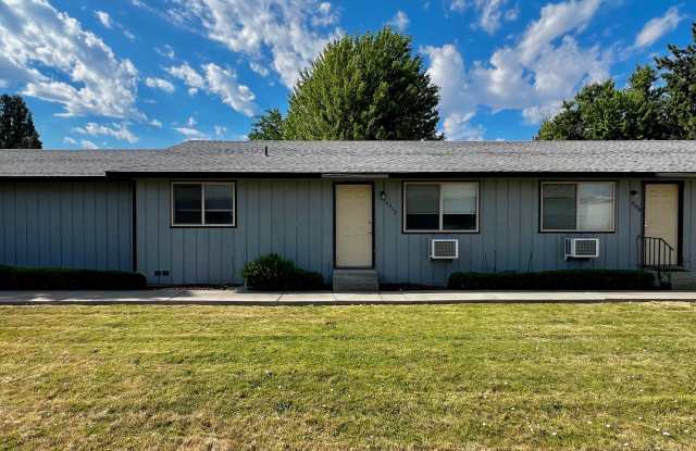Duplex off of 48th Ave!