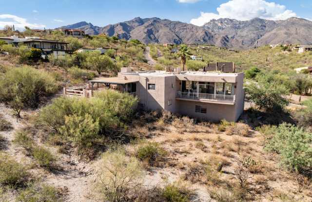 5798 E Paseo Cimarron