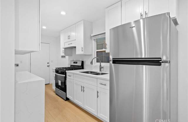 10112 Fernglen Avenue 1/2