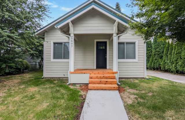 **Move-In Special** Charming  Recently updated 2 bed, 1 bath home!
